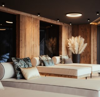 home_interior_2023_luxury_chalets_plaza_alpenhotel_plaza_st._ulricht_suedtirol_c_alex_moling_2560px_96dpi010.jpg home_interior_2023_luxury_chalets_plaza_alpenhotel_plaza_st._ulricht_suedtirol_c_alex_moling_2560px_96dpi010.jpg